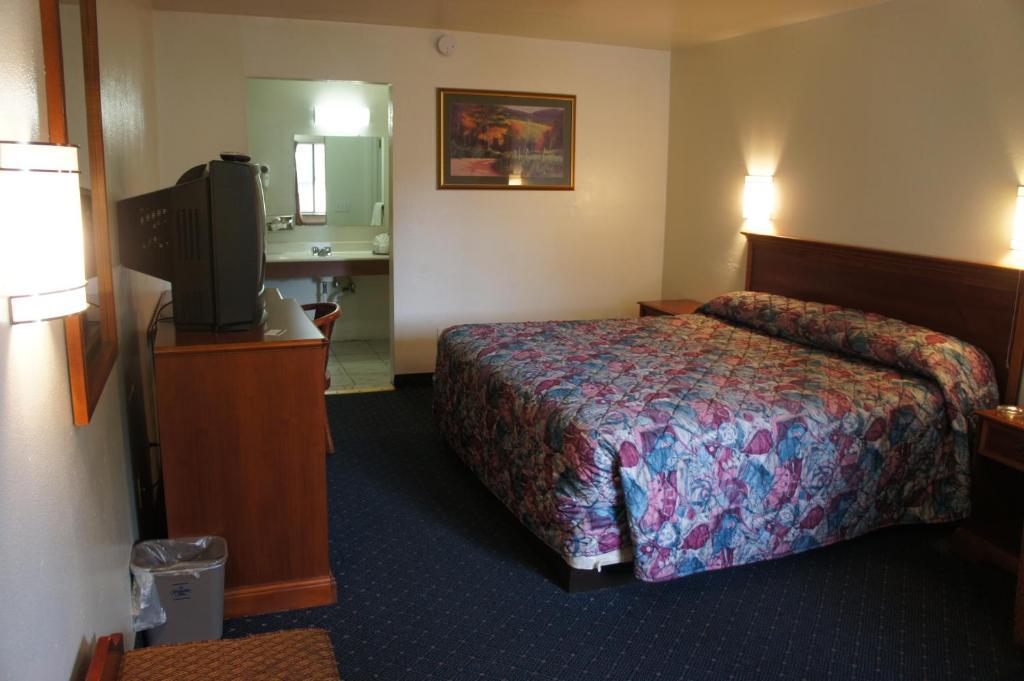 Best Interstate Inn Wheat Ridge Room photo